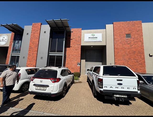 302M² WAREHOUSE TO LET IN STIKLAND INDUSTRIAL